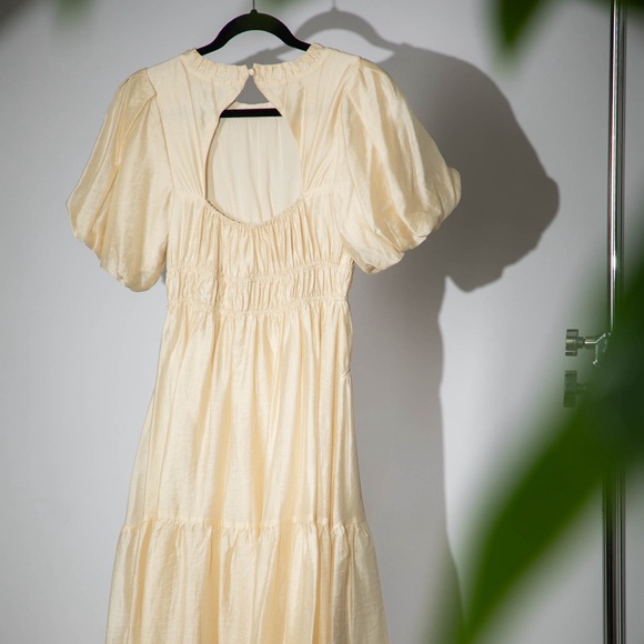 (SOLD) - MOON RIVER Women's Shirred Puff Sleeve Back Cut-Out Midi Dress - Size S - Picture 6 of 13